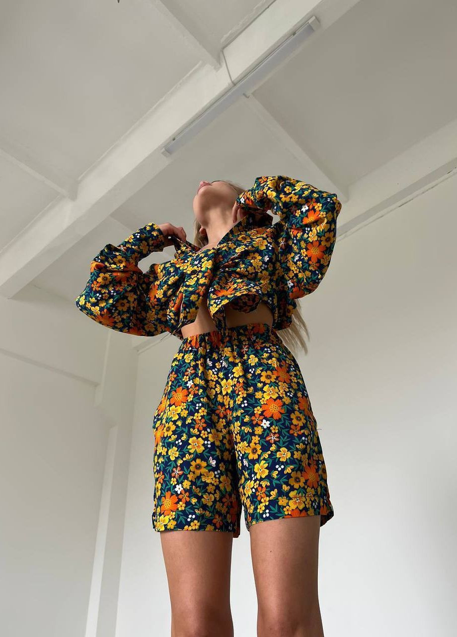 Яскравий різнокольоровий літній костюм шортики та сорочка, стильний костюм у трендовому квітковому розмальовці на літо No Brand 220 (276716833)