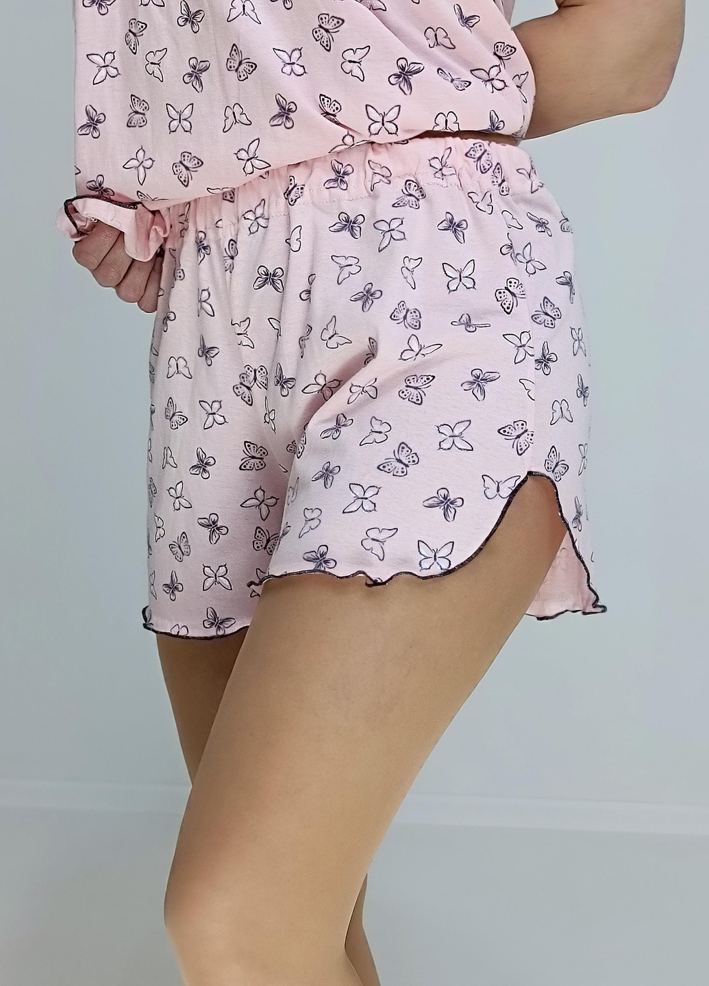 Светло-розовая всесезон пижама женская (майка + шорты) 46-48 кремовая с бабочками 44052393-1 Triko