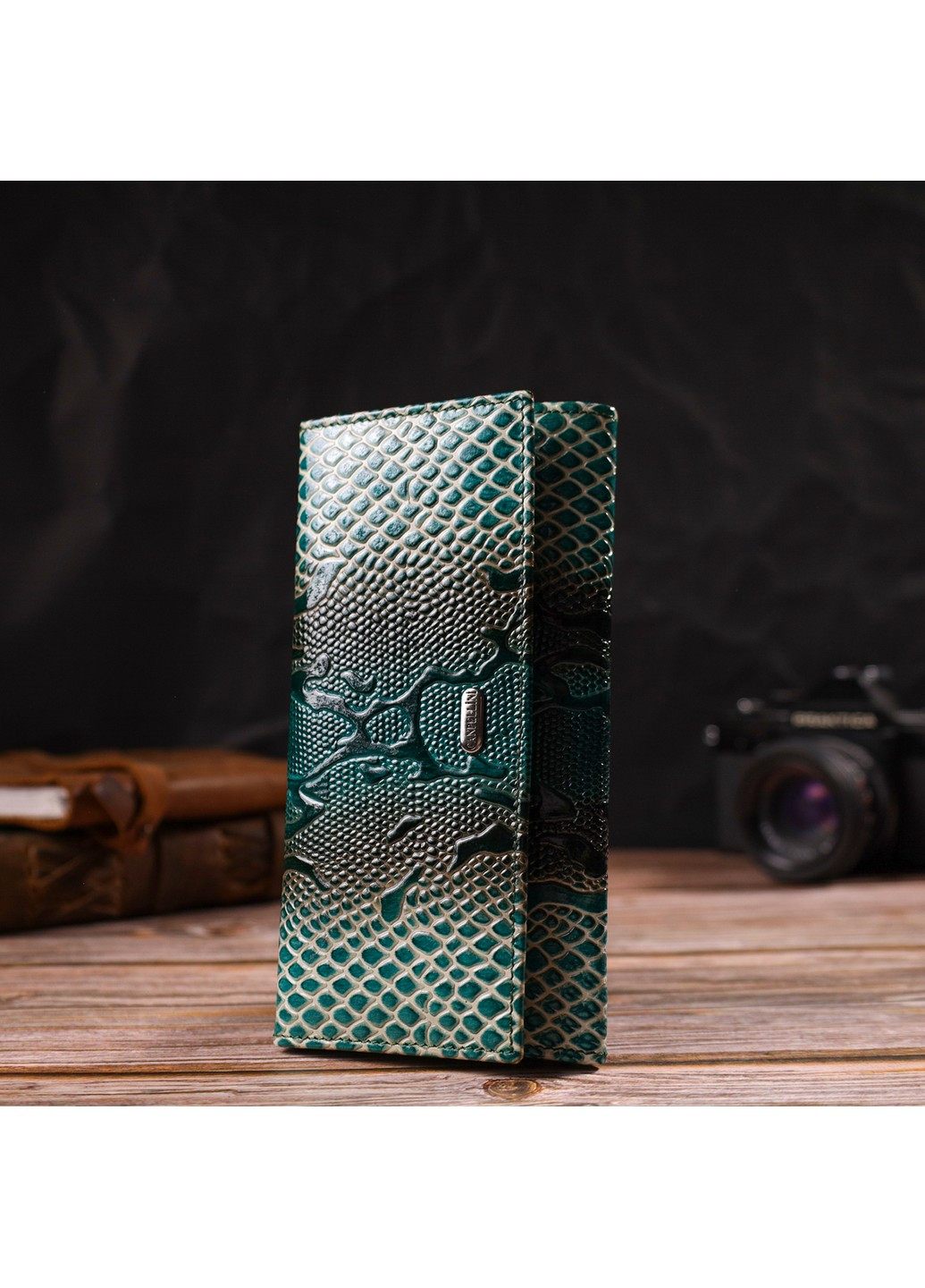 Лакированный кошелек для женщин из натуральной фактурной кожи с тиснением под рептилию 21824 Зеленый Canpellini (259815821)