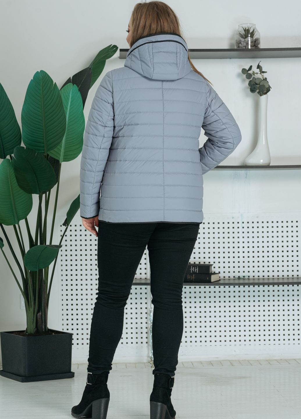 Сіра демісезонна весняна жіноча куртка великого розміру SK