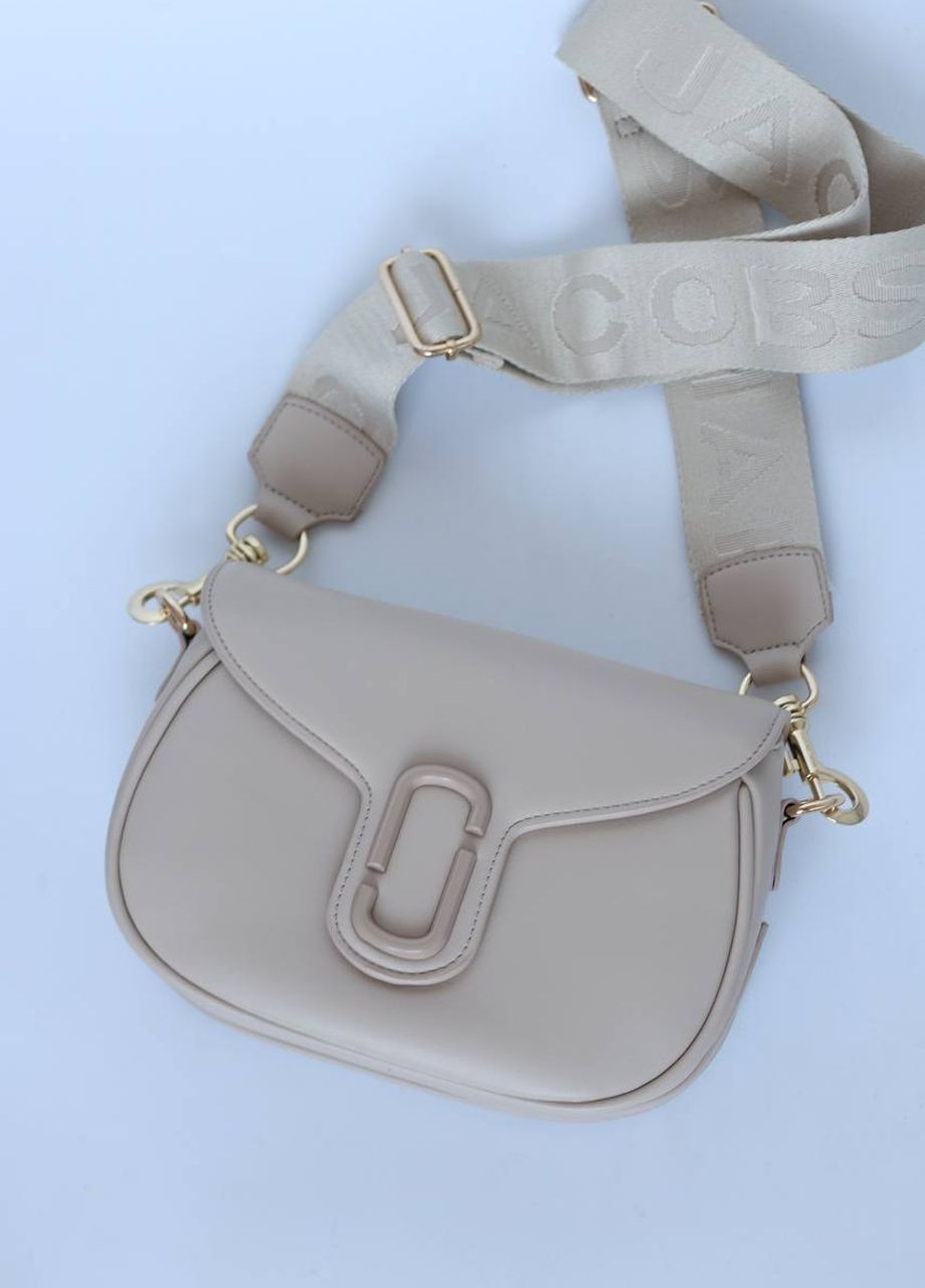 Сумочка из лого Marc Jacobs Saddle beige lux Vakko (273747679)