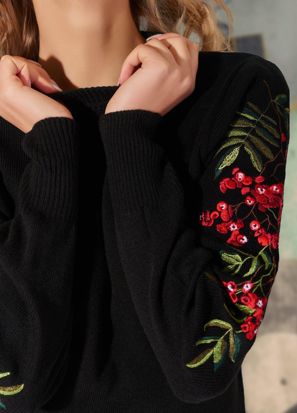 Черный светри светр з гарною вишивкою (11030) Lemanta