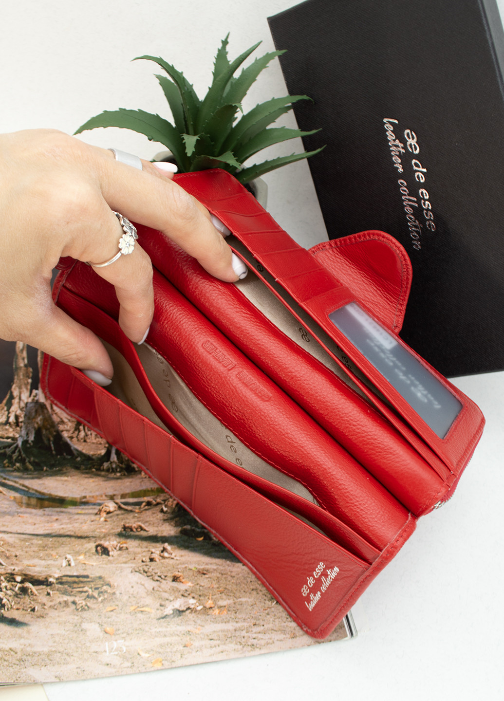 Кошелек женский кожаный LC14621-GD02 большой с ручкой красный De Esse (258746313)