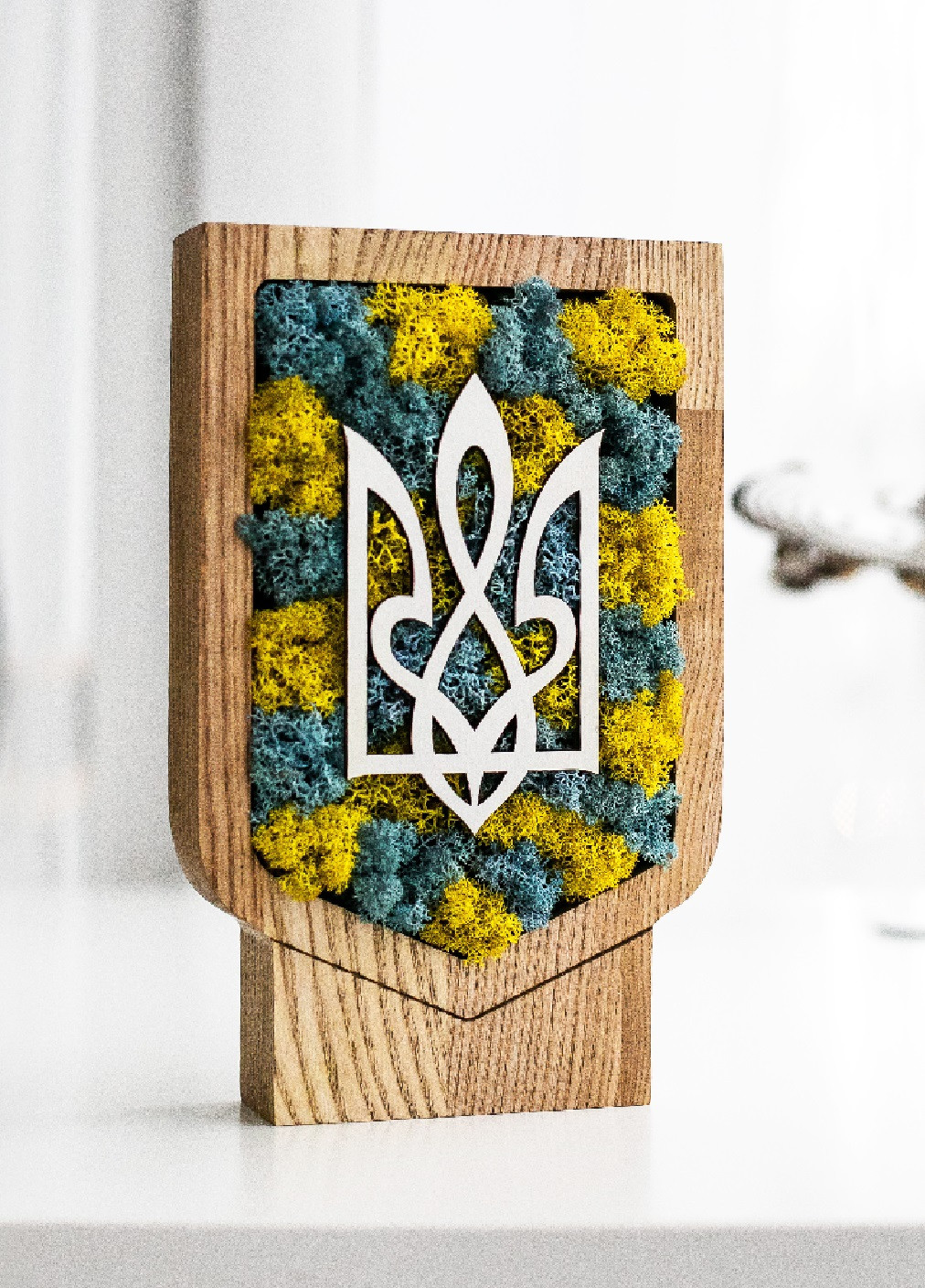Деревянный сувенир со стабилизированным мхом с украинской символикой гербом 26х20х3 см (475810-Prob) Желто-голубой мох Unbranded (271813773)