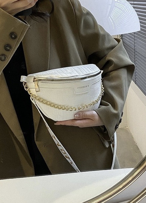 Жіноча класична сумочка FASHION бананка крос-боді на ремінці через плече біла No Brand (259473647)