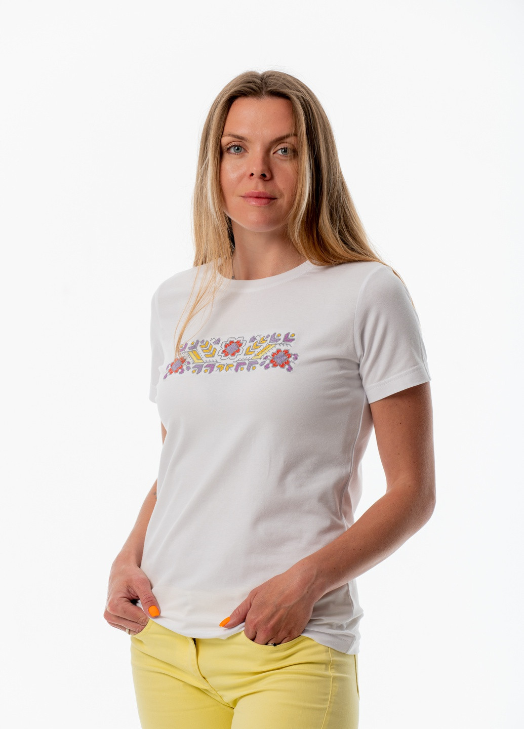 Біла жіноча футболка-вишиванка з вишивкою "польова" з коротким рукавом VINCA