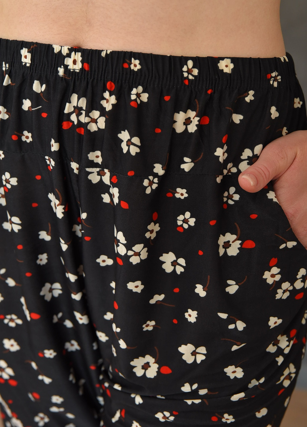 Бриджі жіночі батал чорного кольору з квітковим принтом розмір 52-54 Let's Shop (258287517)