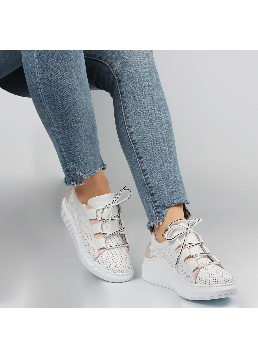 Білі осінні жіночі кросівки 196802 Buts