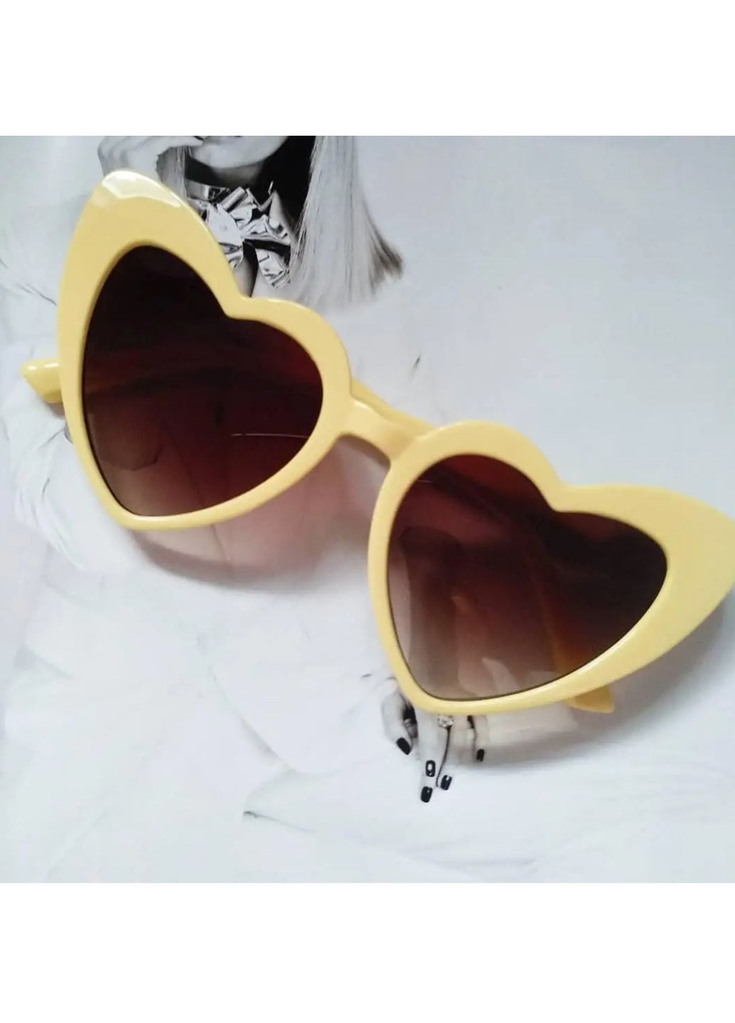 Женские очки солнцезащитные в форме сердца Бежевый №2 No Brand (259139364)