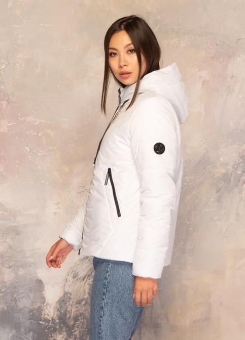 Белая демисезонная женская куртка весенняя большого размера SK