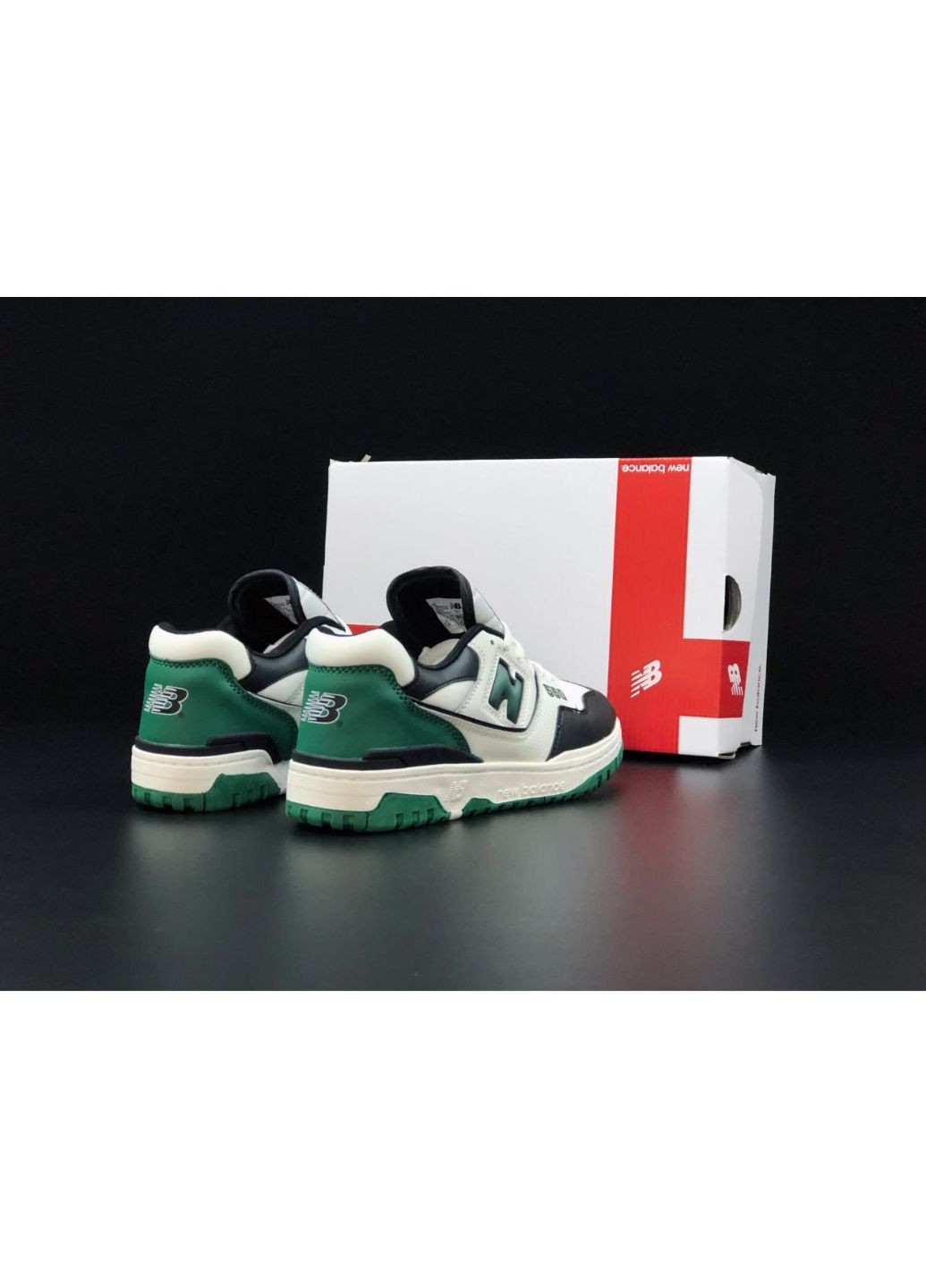 Білі Осінні чоловічі кросівки білі із зеленим «no name» New Balance 550
