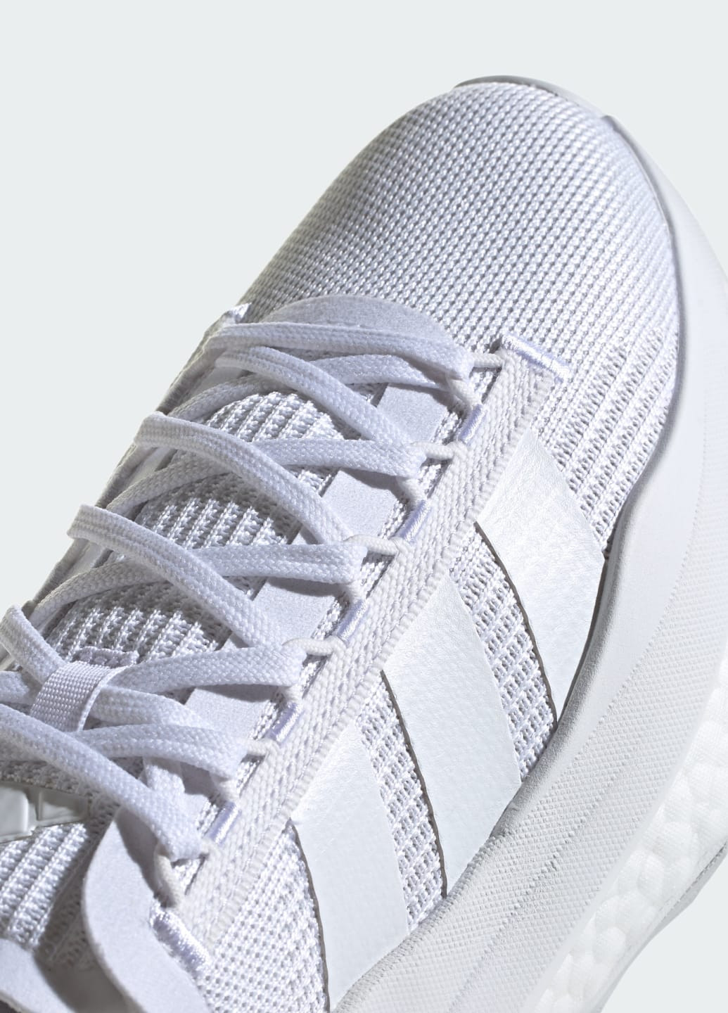 Белые всесезонные кроссовки avryn_x adidas