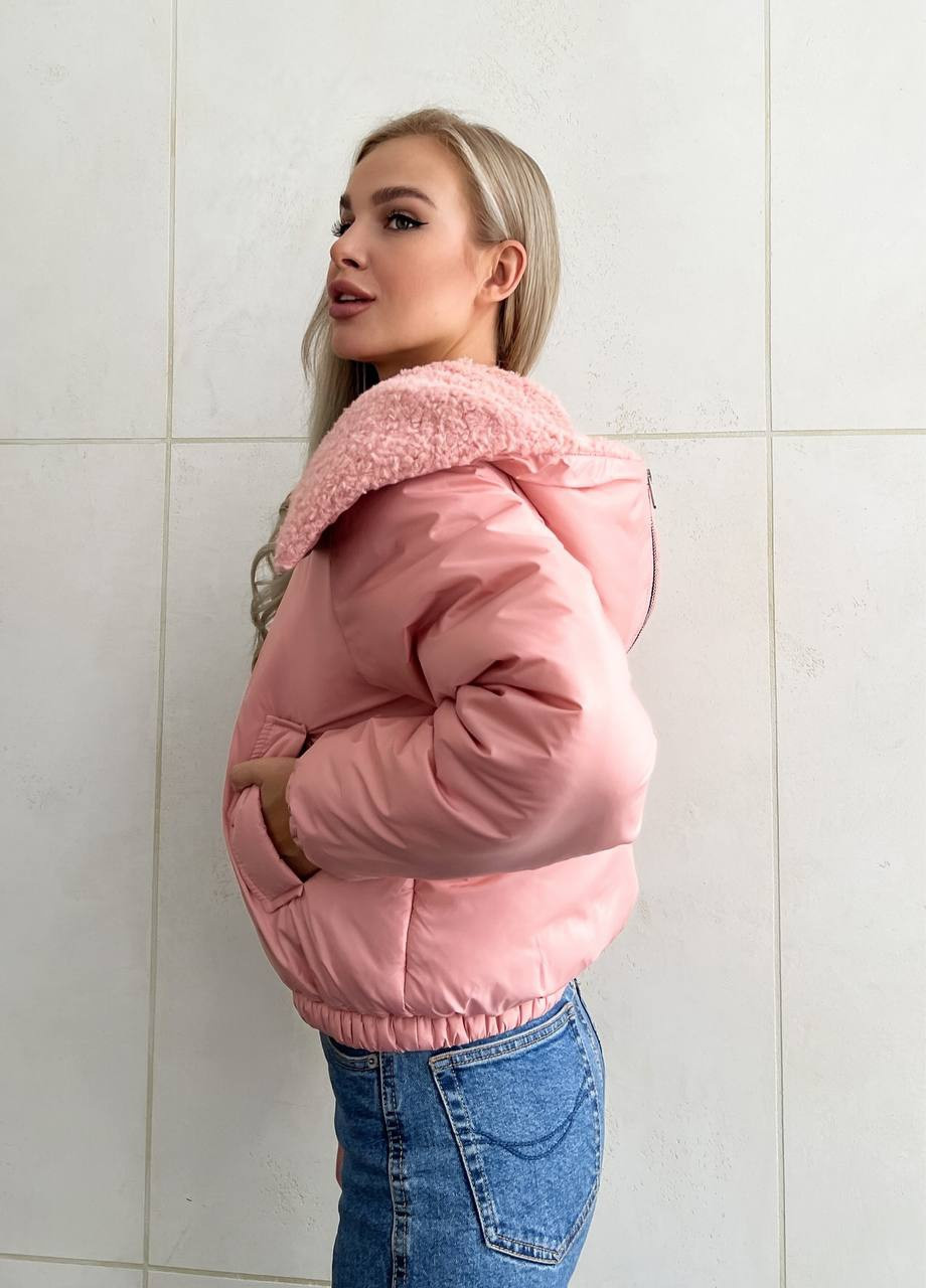 Розовая женская укороченная курточка персикового цвета р.42/44 396845 New Trend