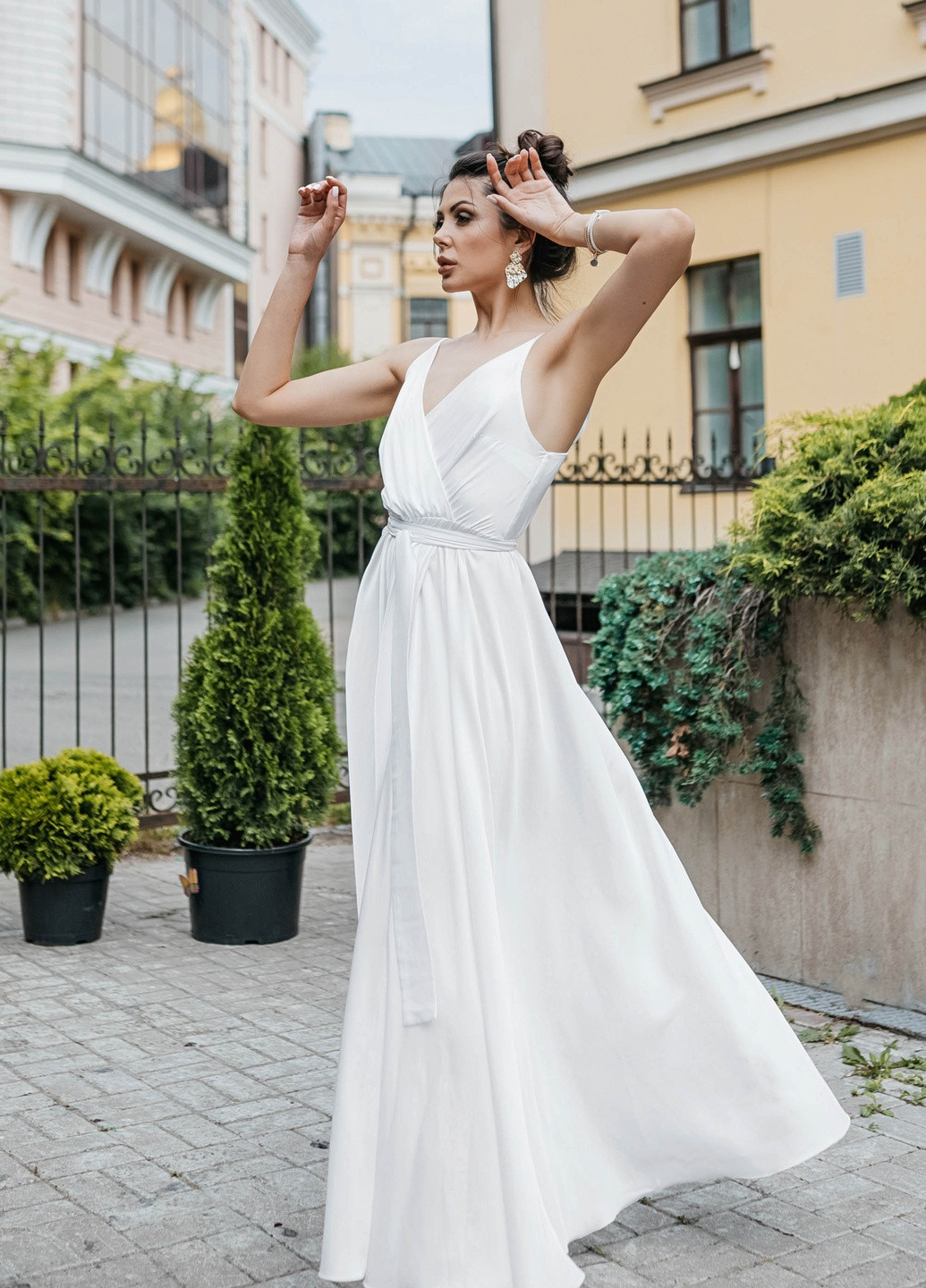 Белое вечернее нежное вечернее платье из шелка "армані" Jadone Fashion однотонное