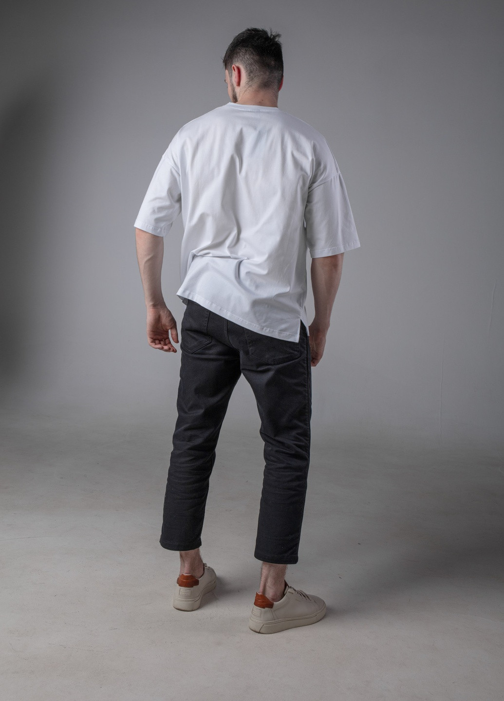 Біла стильна оверсайз футболка з лого ск Vakko