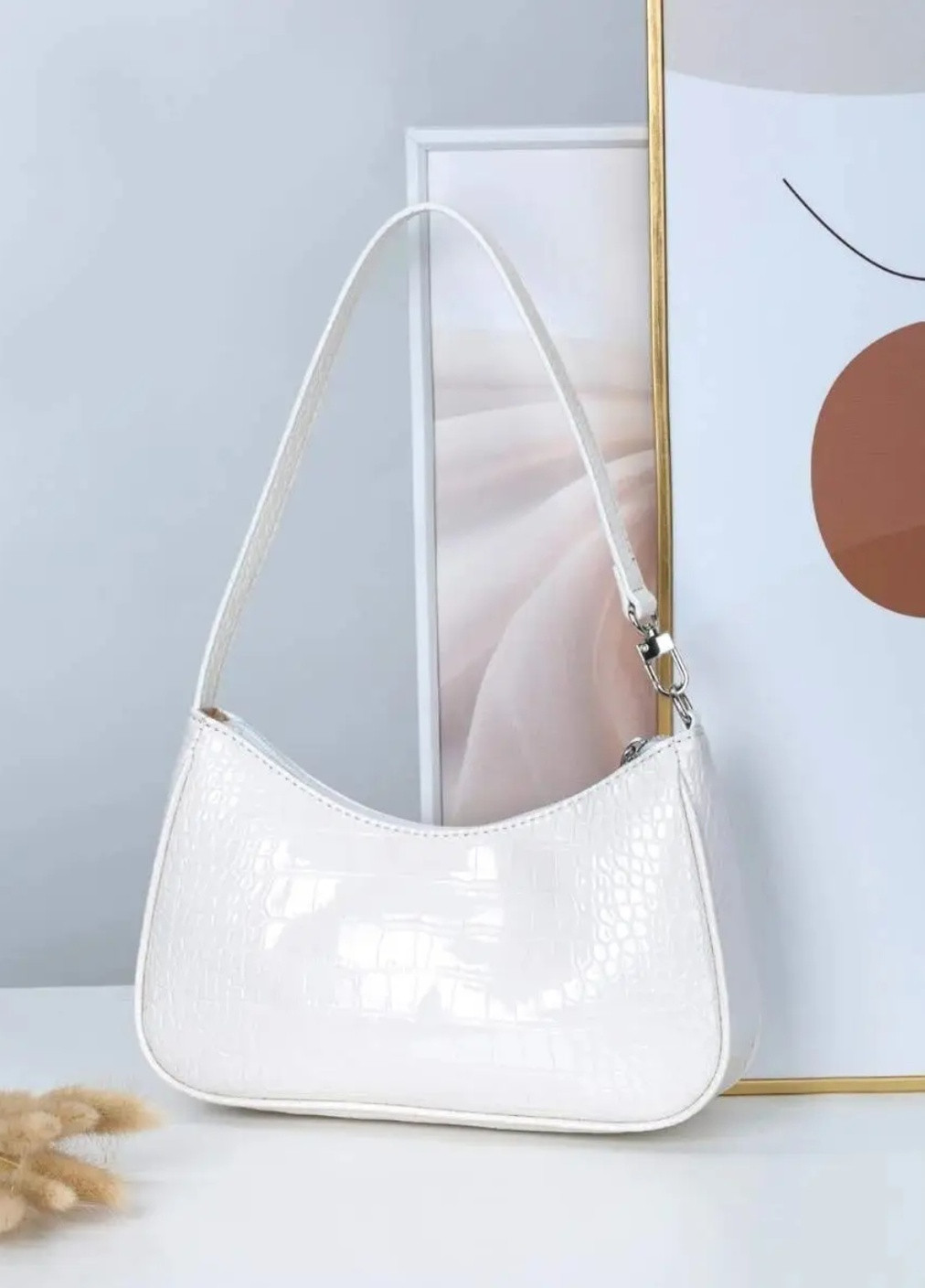 Жіноча сумочка багет рептилія 049 біла No Brand (256989673)