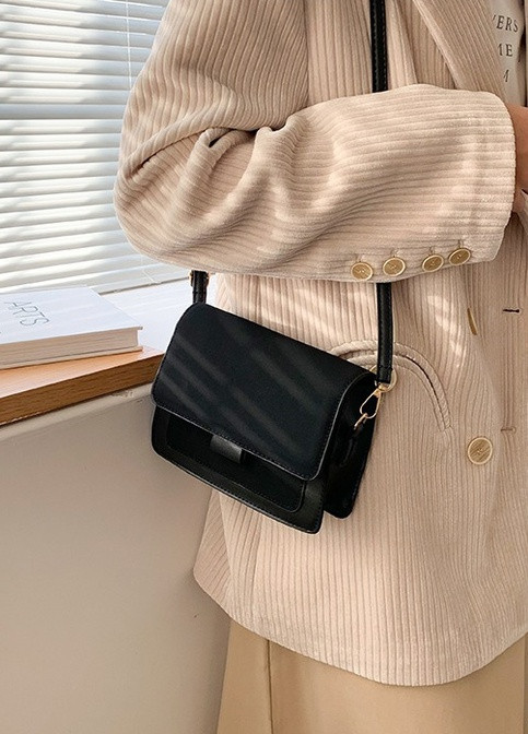 Жіноча класична сумочка через плече крос-боді на ремінці бархатна велюрова замшева чорна No Brand (259294530)