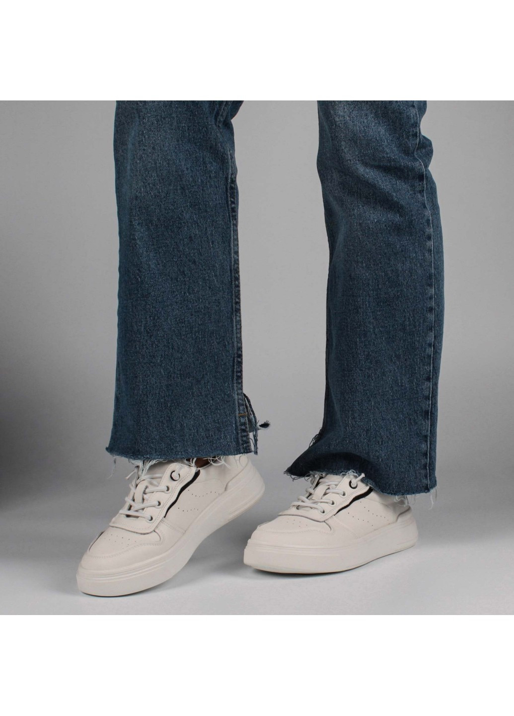 Білі осінні жіночі кросівки 198941 Buts