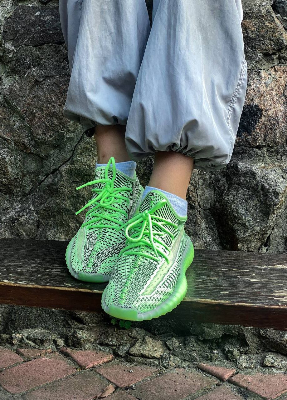 Світло-зелені осінні кросівки жіночі adidas Yeezy Boost 350 v2 Yeezreel