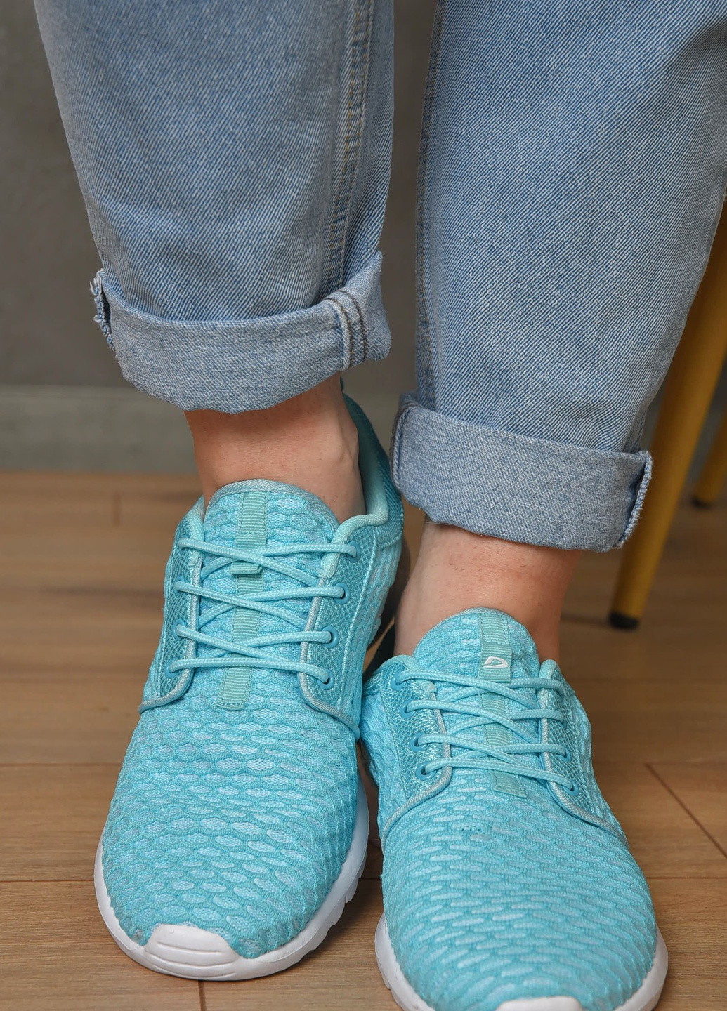 Голубые демисезонные кроссовки женские голубого цвета на шнуровке Let's Shop