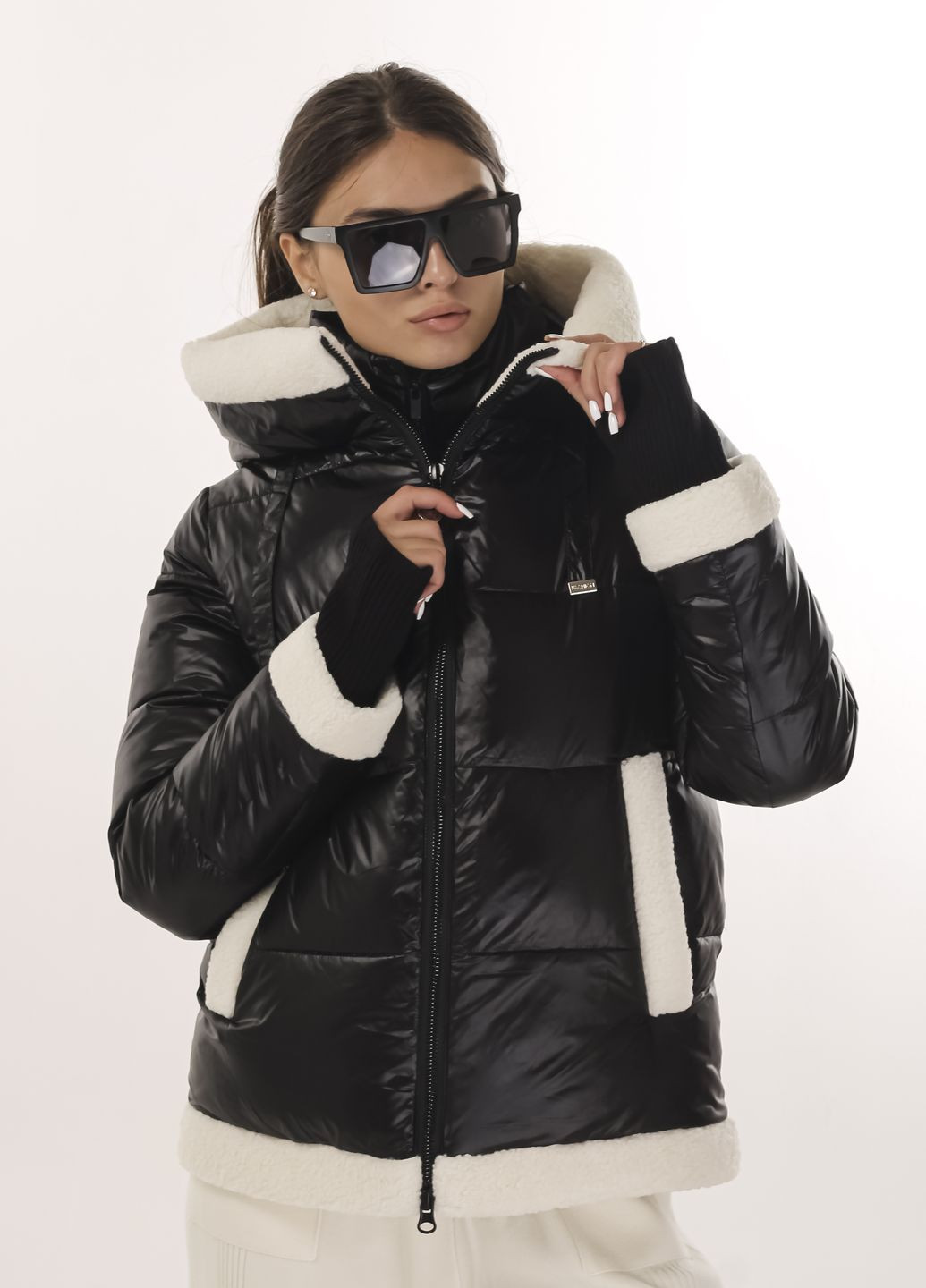 Чорна куртка жіноча чорна Snow Owl