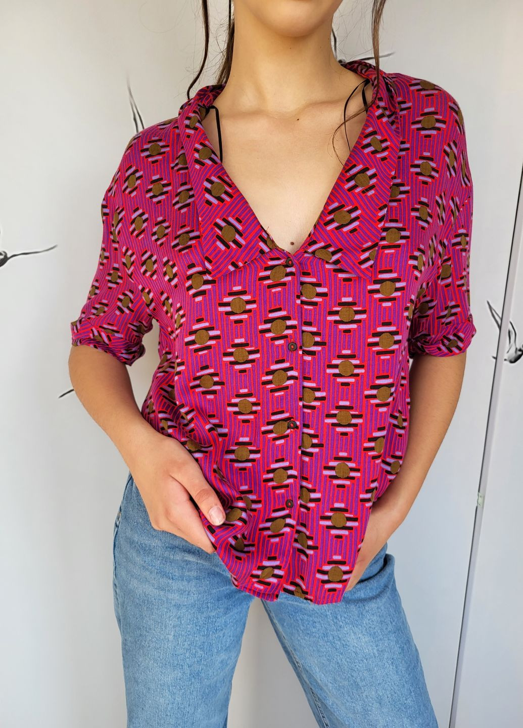 Малиновая блуза-рубашка в геометричный принт малиновая Zara