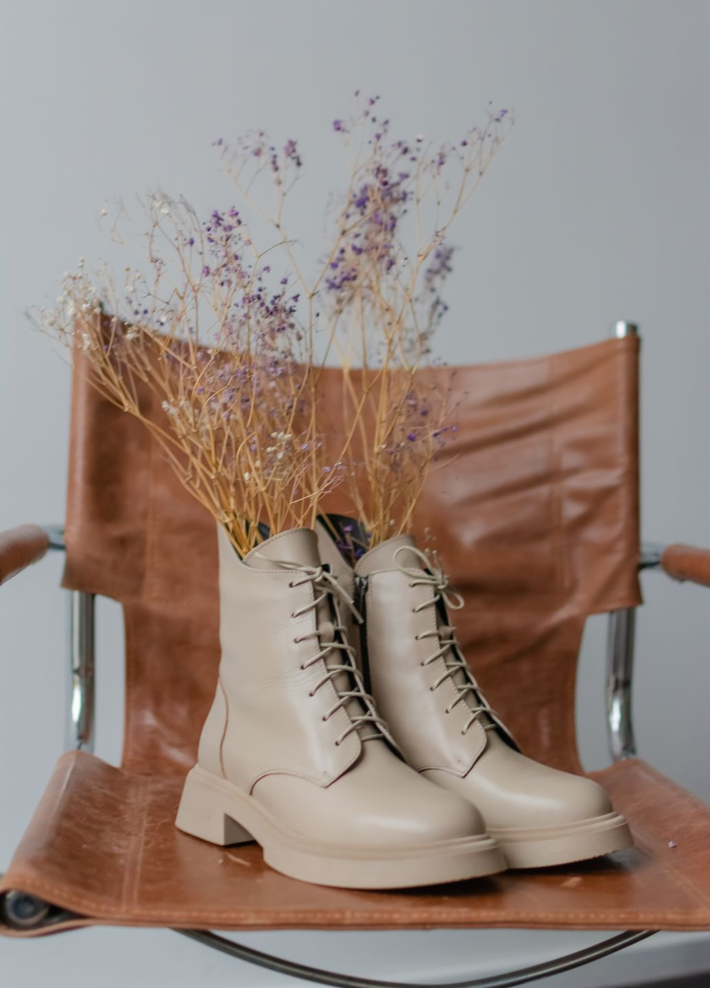 Осенние демисезонные женские бежевые ботинки Villomi со шнуровкой