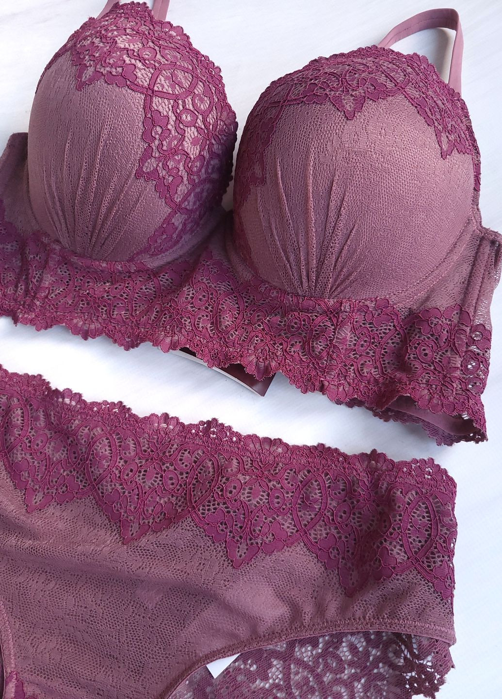 Фиолетовый комплект женского кружевного белья Anabel Arto