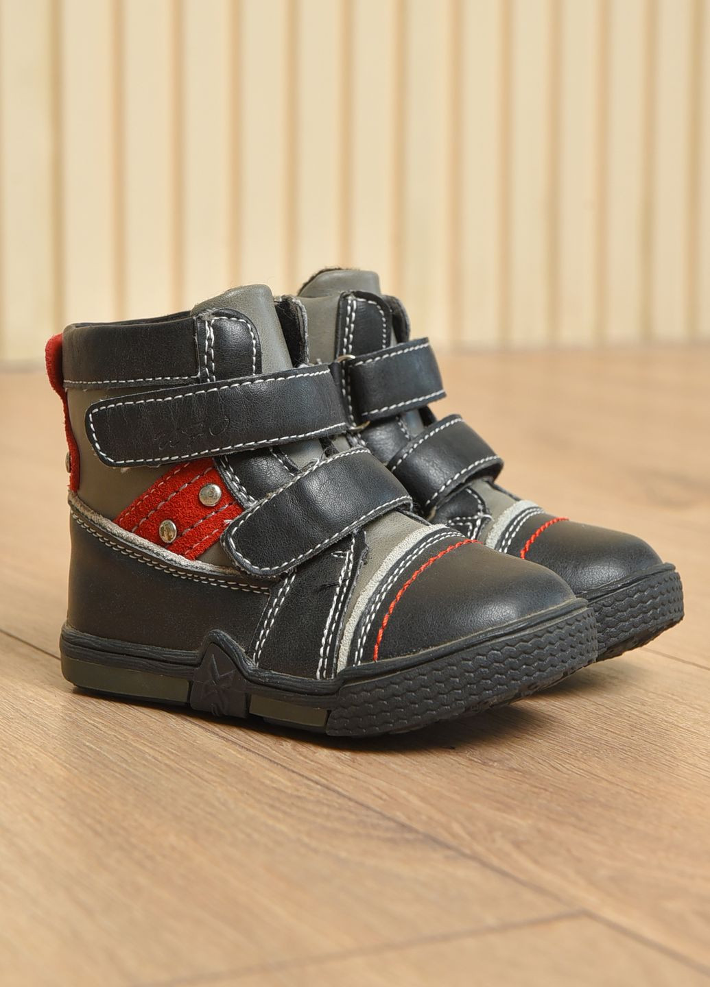 Черные спортивные осенние ботинки детские демисезонные для мальчика черного цвета Let's Shop