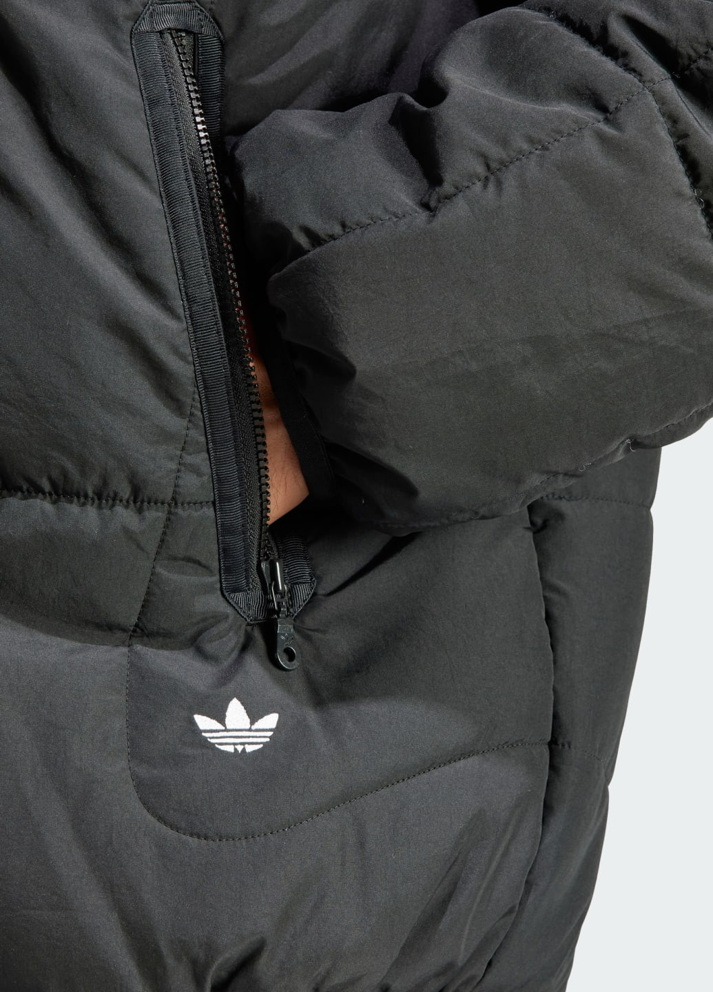 Черная демисезонная куртка adventure quilted puffer adidas