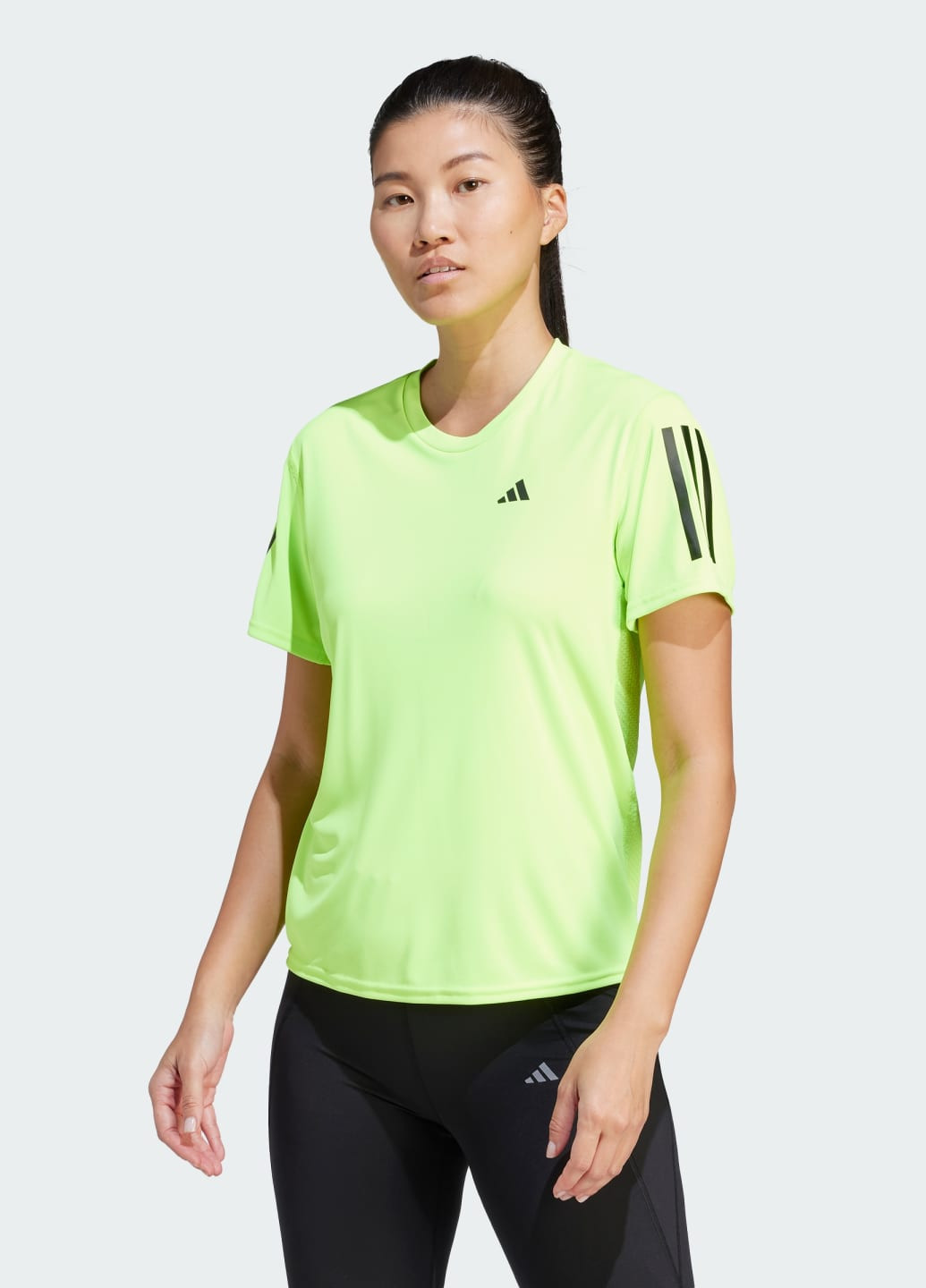 Зелена всесезон футболка own the run adidas
