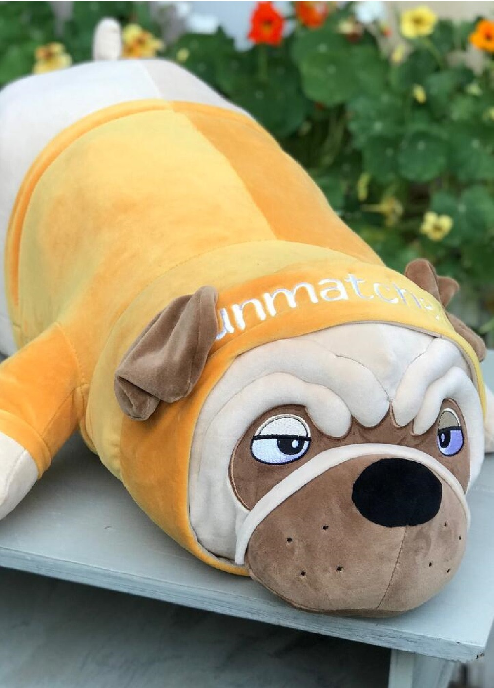 М'яка іграшка обіймашка подушка антистрес довга плюшева собака мопс в одязі 92 см (475885-Prob) З помаранчевою кофтою Unbranded (275068627)