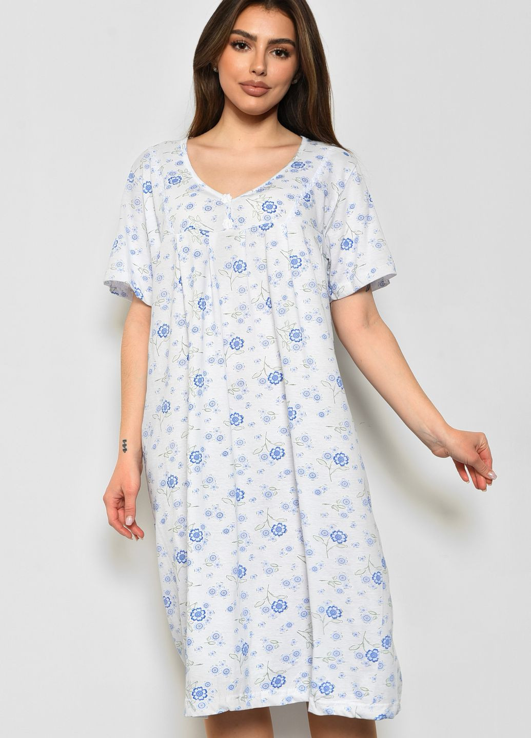 Ночная рубашка женская батальная белого цвета с цветочным принтом Let's Shop (277925710)