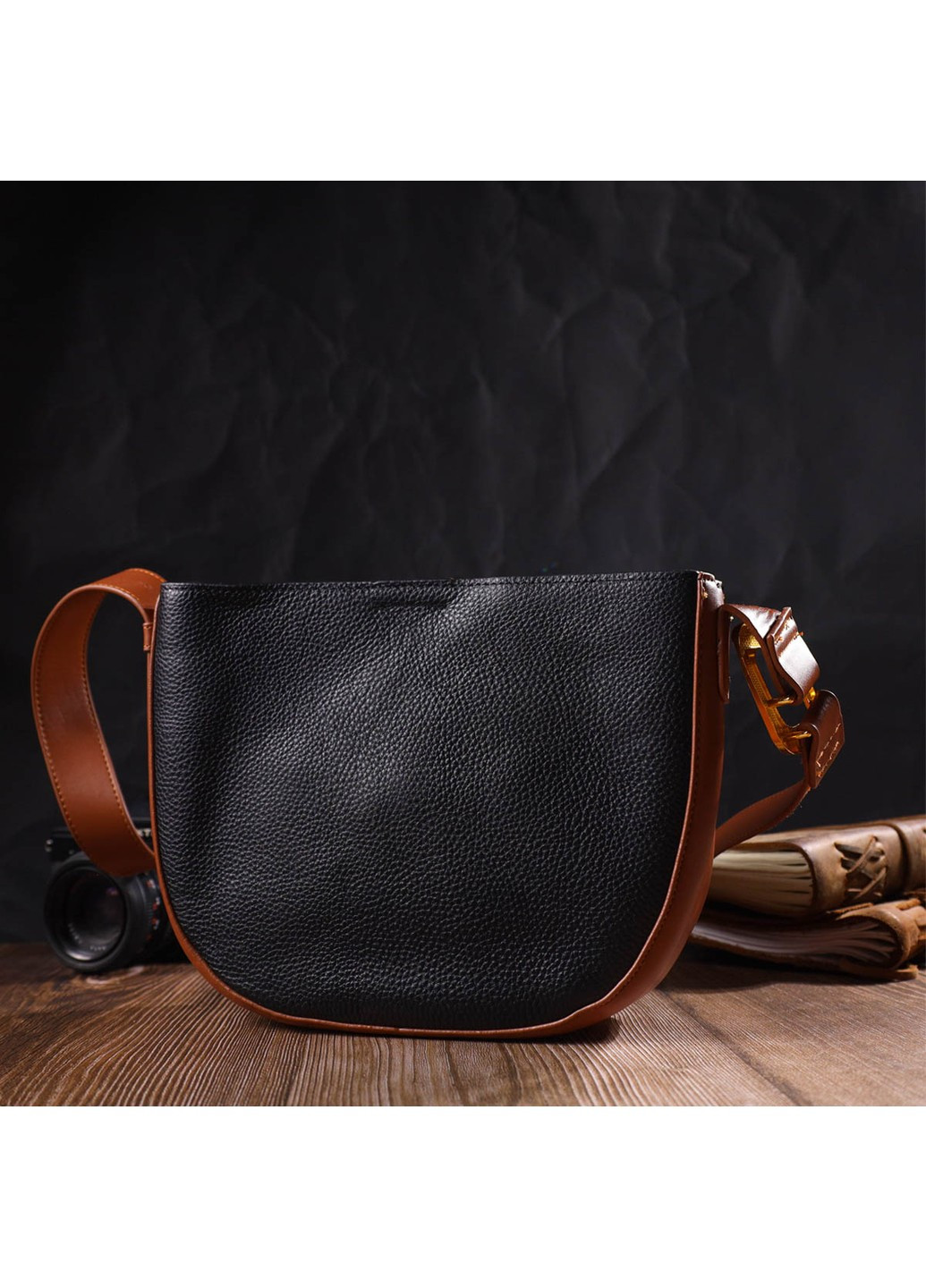 Женская полукруглая сумка кросс-боди из натуральной кожи 22093 Черная Vintage (260360854)
