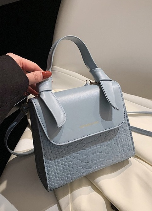 Женская квадратная сумочка кроссбоди рептилия на тонком ремешке голубая No Brand (259248588)
