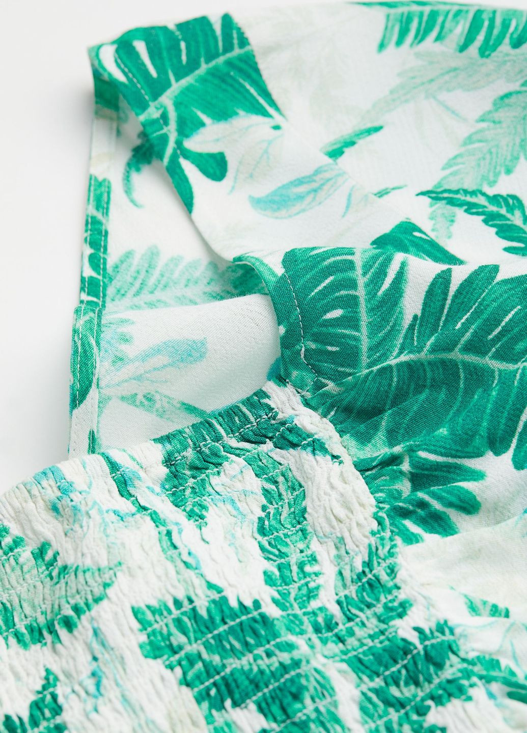 Светло-зеленая летняя блузка с v-образным вырезом H&M