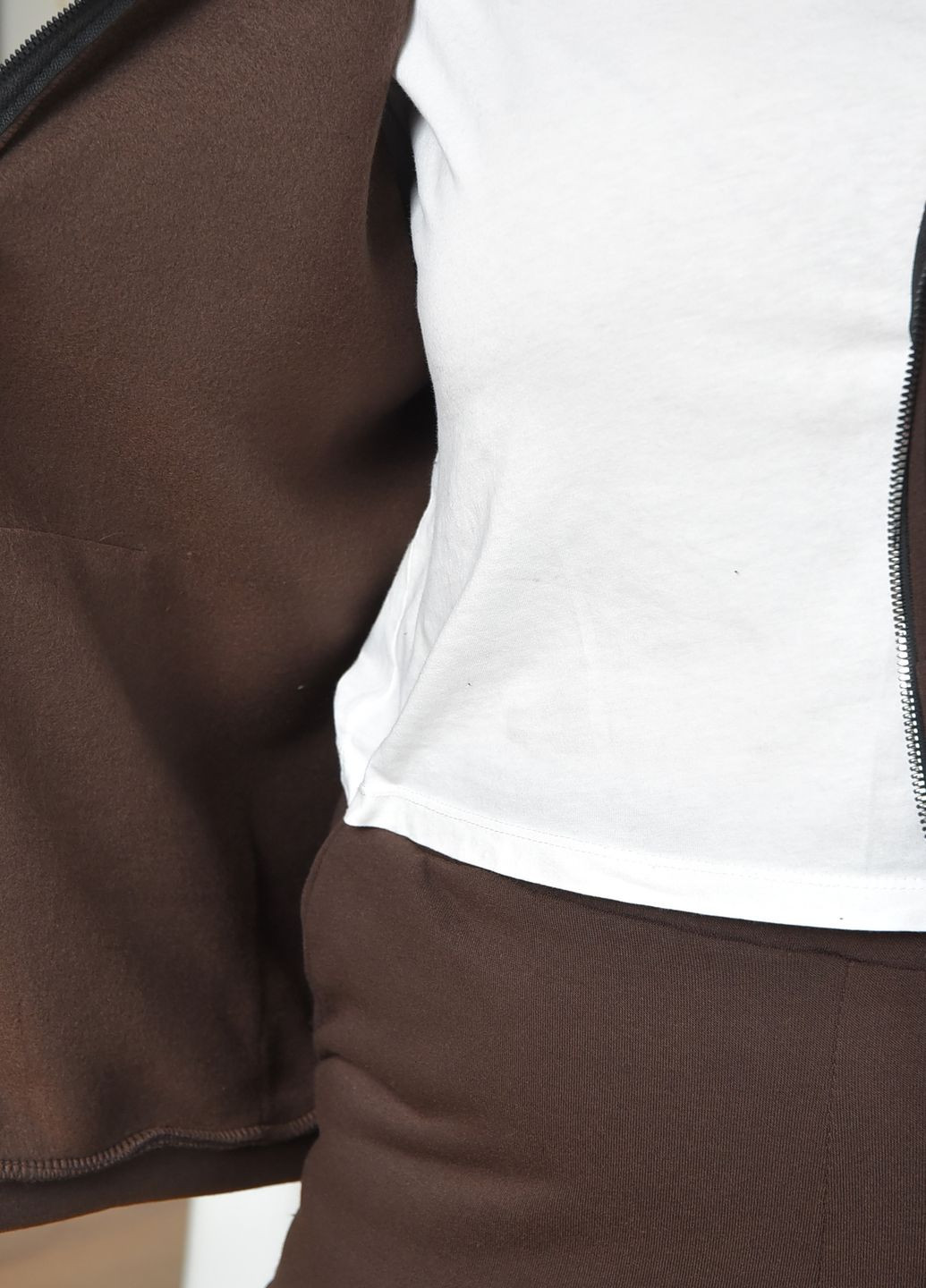 Спортивный костюм женский полубатальный на флисе коричневого цвета Let's Shop (263131366)