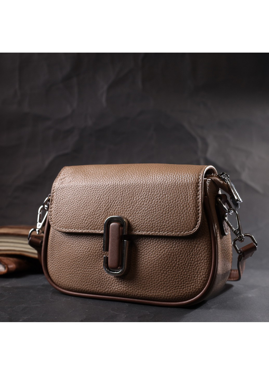 Женская полукруглая сумка с интересным магнитом-защелкой из натуральной кожи 22440 Бежевая Vintage (276457516)