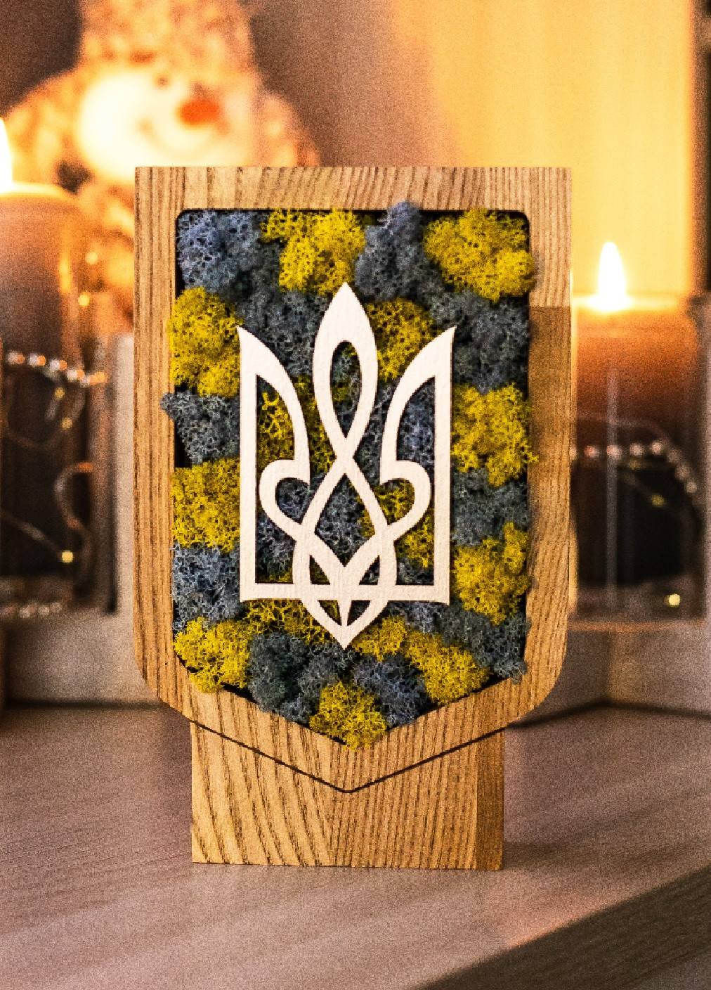 Дерев'яний сувенір зі стабілізованим мохом з українською символікою гербом 26х20х3 см (475810-Prob) Жовто-блакитний мох Unbranded (271813773)