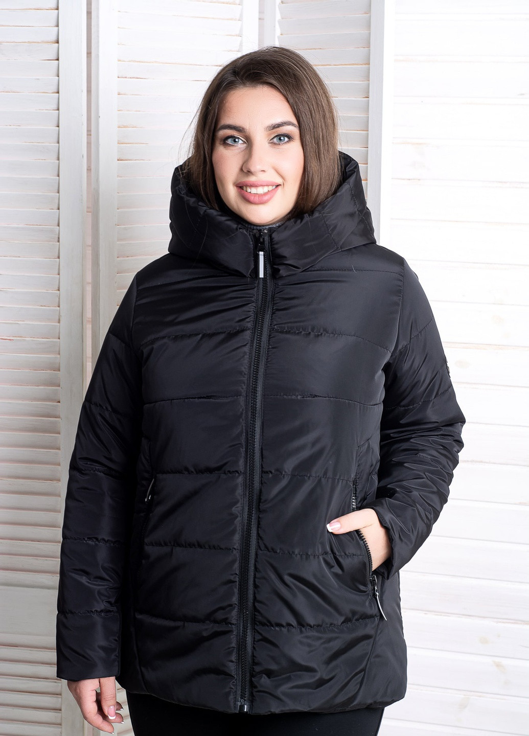 Черная демисезонная женская куртка весенняя большого размера SK