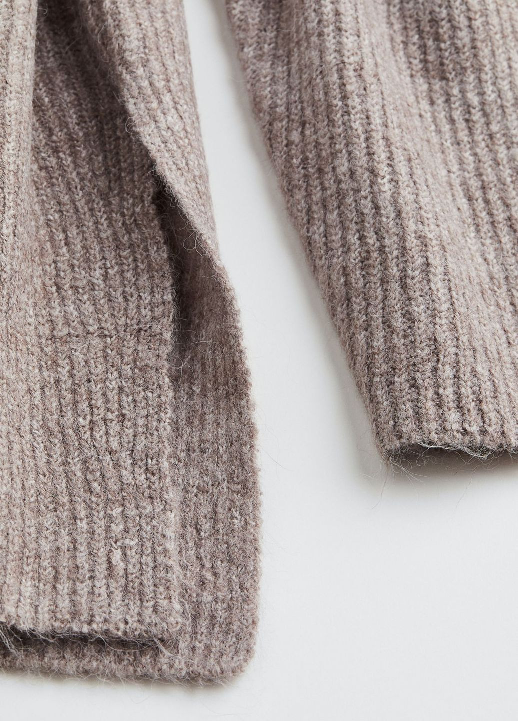Сіро-бежевий зимовий светр в рубчик із застібкою зверху H&M