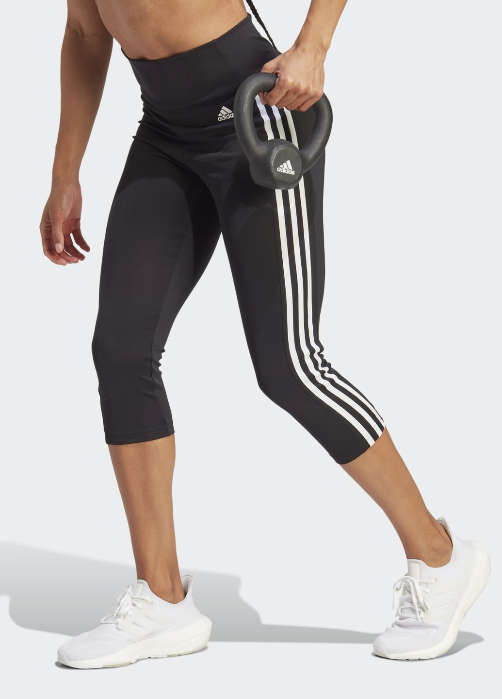 Черные демисезонные леггинсы designed to move high-rise 3-stripes 3/4 sport adidas