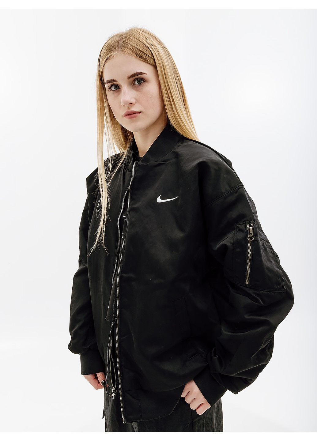 Черная демисезонная куртка w nsw vrsty bmbr jkt Nike