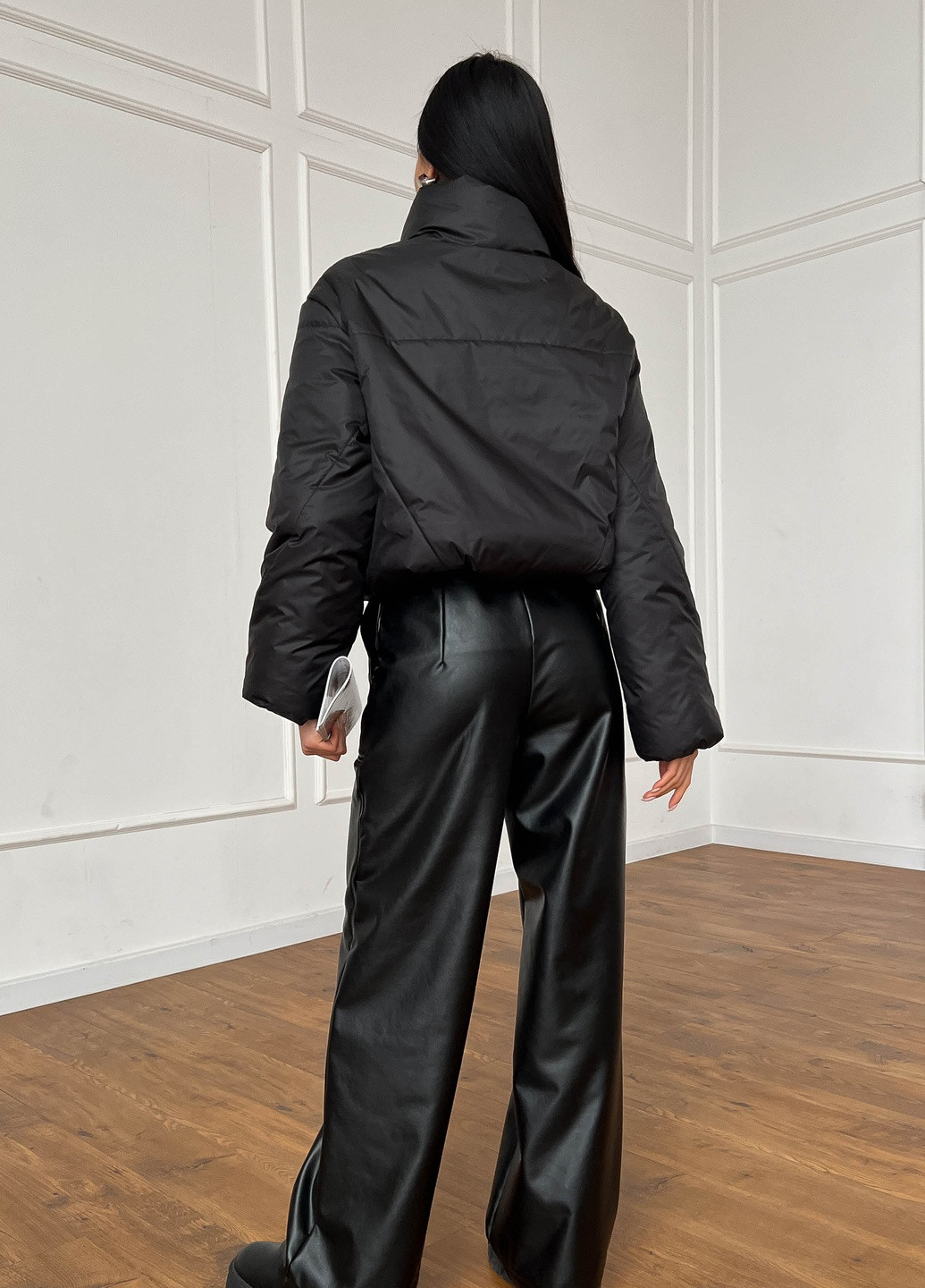 Чорна демісезонна демісезонна курточка у чорному кольорі Jadone Fashion