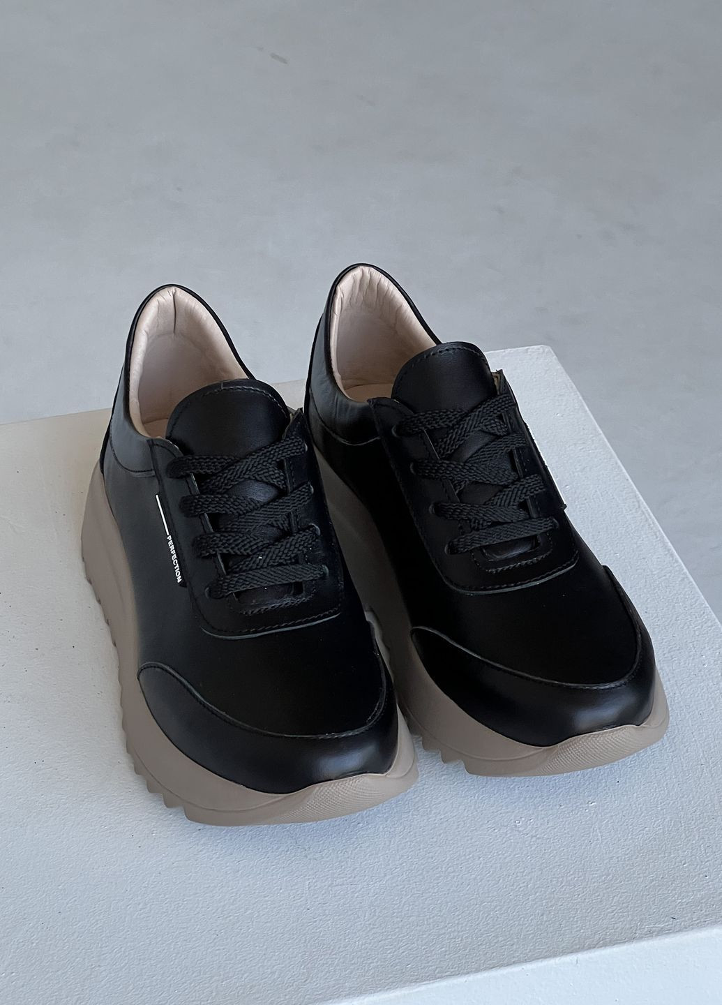 Чорні осінні стильні молодіжні кросівки з натуральної шкіри InFashion Кросівки