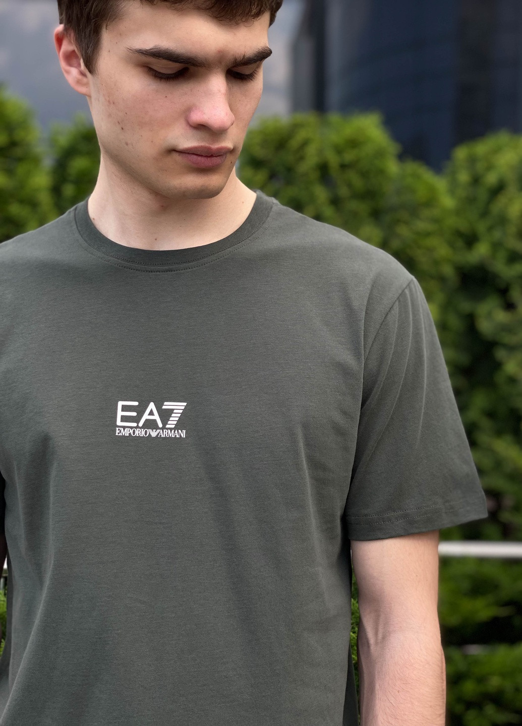 Зеленая футболка EA7
