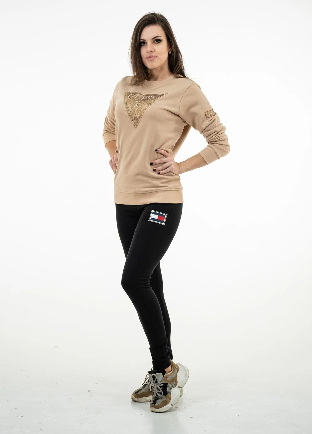 Світшот жіночий Guess - Прямий крій логотип бежевий кежуал бавовна органічна - (265014686)