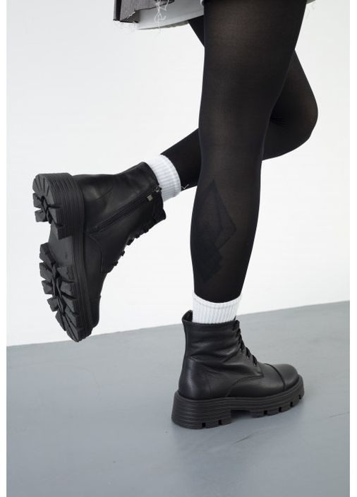 Зимние ботинки зимние из черной мягкой фактурной кожи Villomi со шнуровкой
