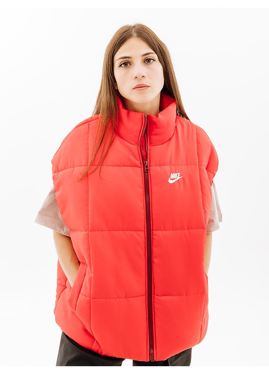 Червона демісезонна жилетка clsc vest Nike