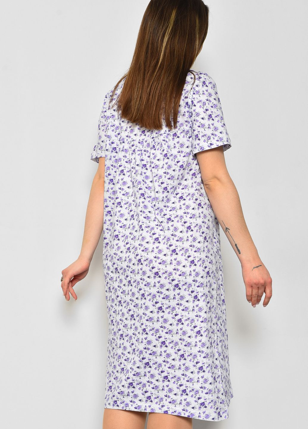 Нічна сорочка жіноча напівбатальна білого кольору з квітковим принтом Let's Shop (277925600)